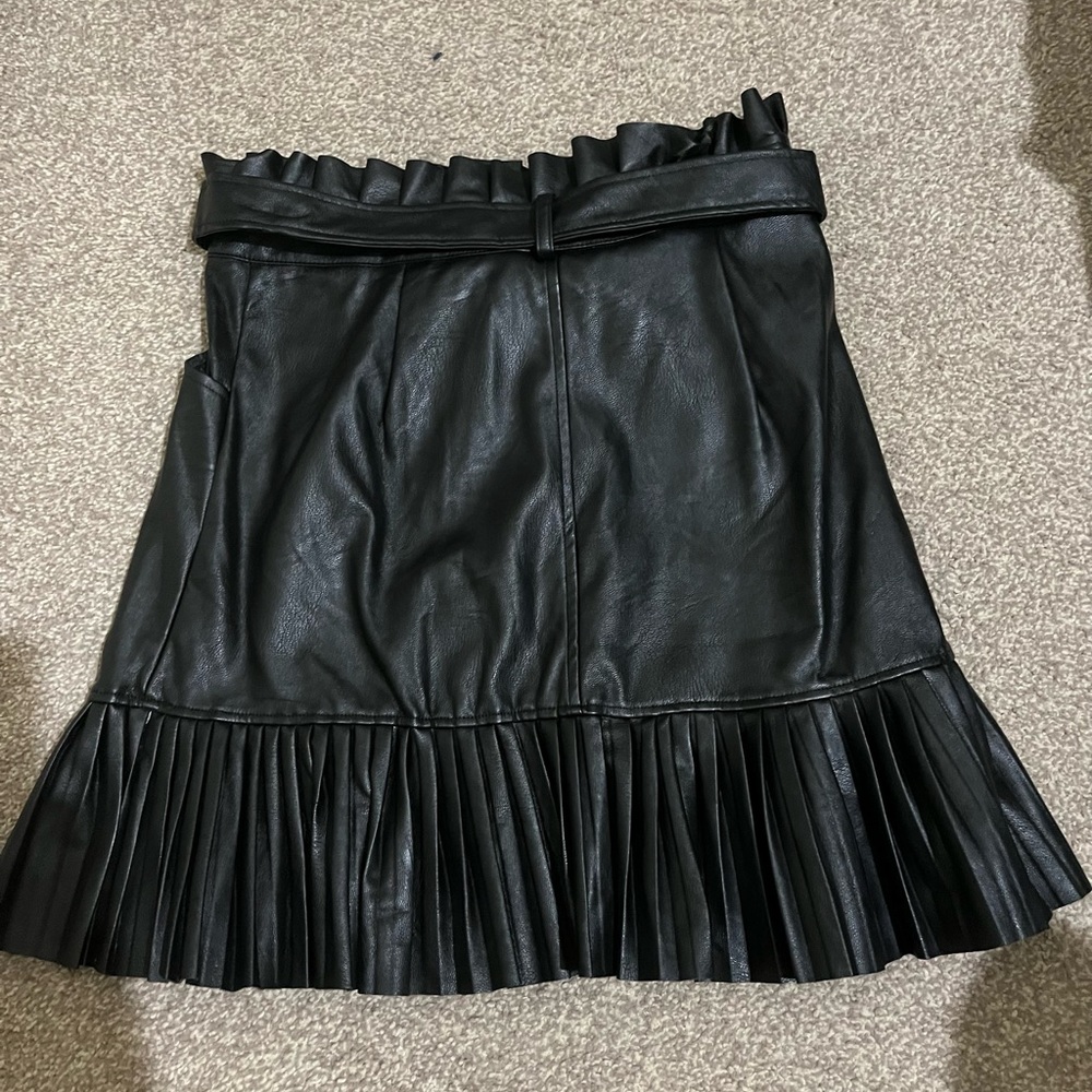 Peplum leather skirt size 12 frilly with belt - Picture 2 of 3